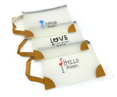 Папка для творчества А4 с ткан. ручкой BW-92 белый силикон, рисунок, молния, 22*32см (1/12/480) Папка для творчества А4 с ткан. ручкой BW-92 белый силикон, рисунок, молния, 22*32см (1/12/480)