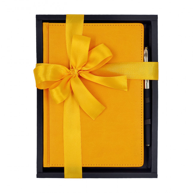 Подарочный набор: недатированный ежедневник А5 "Velvet"+ ручка, желтая охра, BV/3-115/29-2 Подарочный набор: недатированный ежедневник А5 "Velvet"+ ручка, желтая охра, BV/3-115/29-2