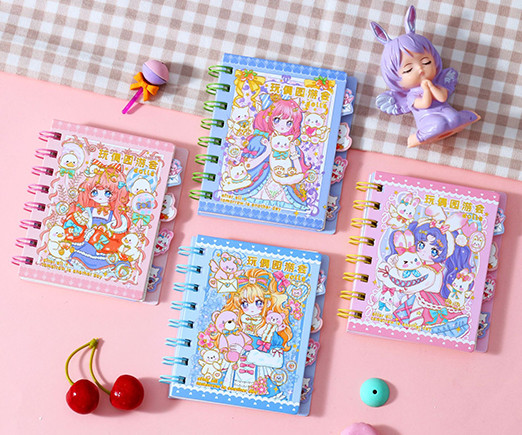 Записная книжка А7 80л. DB-149 спираль "Девочка с игрушкой" 10*11см, линия, с разделителями, цвета в ассортименте, в упаковке ПВХ (1/20/400) Записная книжка А7 80л. DB-149 спираль "Девочка с игрушкой" 10*11см, линия, с разделителями, цвета в ассортименте, в упаковке ПВХ (1/20/400)