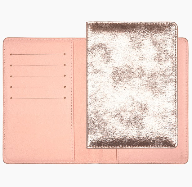 Обложка для паспорта "deVENTE. Voyager" 10x14 см, искусственная кожа фактурная блестящая, поролон, отстрочка, 5 отделений для визиток, в пластиковом пакете с европодвесом, розовая перламутровая