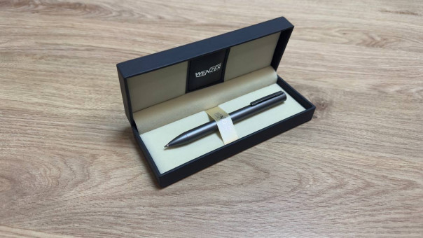 Ручка шариковая подарочная 0,7 мм синяя Wenzer Office "Forest", графитовый корпус, с поворотным механизмом