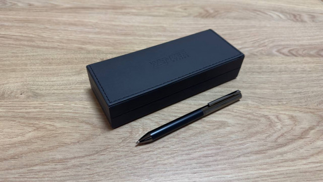 Ручка шариковая подарочная 0,7мм синяя Wenzer Office "Anthurium" черный матовый корпус, с поворотным механизмом Ручка шариковая подарочная 0,7мм синяя Wenzer Office "Anthurium" черный матовый корпус, с поворотным механизмом