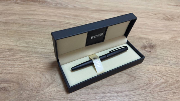 Ручка-роллер подарочная 0,5 мм синяя Wenzer Office “Black Surprise”, матовый чёрный корпус