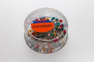 БУЛАВКИ КАНЦЕЛЯРСКИЕ ЦВЕТНЫЕ в пластиковой упаковке (50шт) (12)