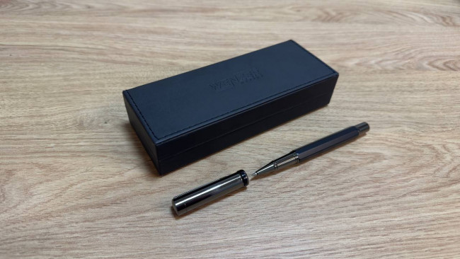 Ручка-роллер подарочная 0,5мм синяя Wenzer Office “Black Magic”, матовый черный корпус