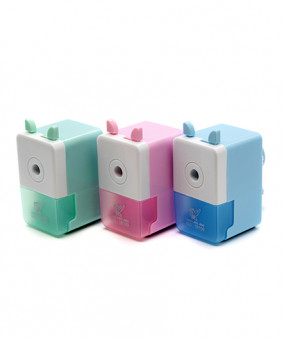 Точилка механическая XiaoLiangJing  CK-132 "Прямоугольная двухцветная с ушками" 1 режим, 8*5*4.5см, цвета ассорти, в упаковке ПВХ №18109 (1/12/192)