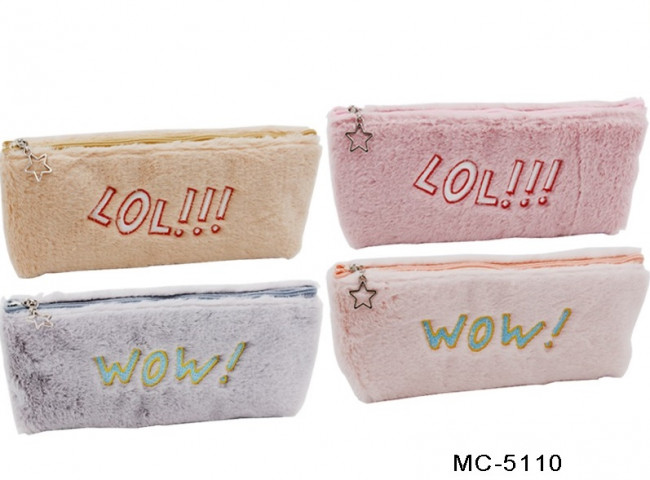 Пенал-косметичка: материал-искусственный мех, цвета нюдовые /ассорти/, вышивка - WOW! LOL!, в пластиковой упаковке; размер 21*9 см.