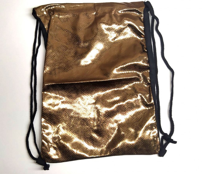 Мешок для обуви: из ткани-одна сторона чёрного цвета, другая сторона цветная под змею с лазерным покрытием /цвета в ассортименте/ , размер 32*42 см.