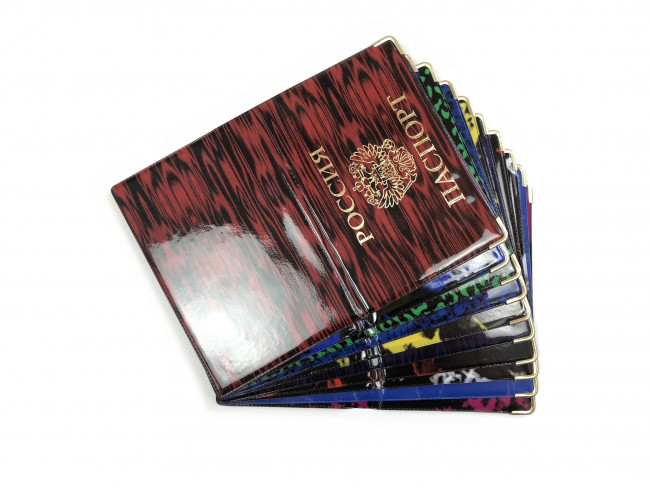 Обложка на паспорт WENZER OFFiCE из ПВХ глянцевого, тиснение зол. герб РФ, асс. (50)