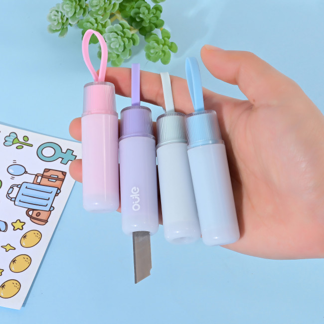 Нож канцелярский 8мм, подача лезвия вращением корпуса OULE/OL-8601 (24)